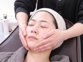 サロン コムモア(salon COMME MOI)の写真/潤いに満ちたふっくら肌へ☆乾燥しやすい方、ゆらぎやすい方もお肌にうるおいチャージ♪