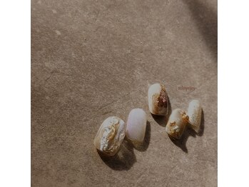 シルニー リム(Silny rim)/アシンメトリーニュアンスネイル