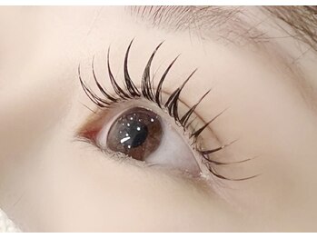 ルル アンド ワウ 薬院(Lulu&wau)の写真/持ち抜群！国産グルー使用◇フラットラッシュ/バインドロック/パリエク/まつげパーマ/束感で理想の目元に