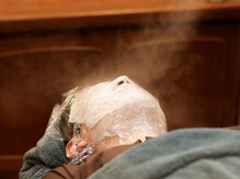 カズキ ハギワラ(Kazuki Hagiwara)/毛穴洗浄前に詰まりを柔らかく