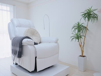 エヌドットサロン(N.salon)の写真/忙しいママさんでも周りの目を気にせずゆっくり過ごせるリラックス空間☆完全個室でお子様同伴もOKです◎
