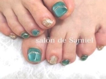 サロン ド サミエル(Salon de Samiel)の写真/足元まで抜かりなくお洒落を演出◎ワンカラーからデザインも豊富に！角質ケアもお任せください♪