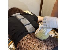 あしつぼタイ古式の店 シン(心)の雰囲気（ハーブボールとサクラバストーンのダブル温熱療法で内側から温活）