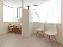 アイドット 阪急茨木店(i.)の雰囲気（落ち着いた雰囲気の店内♪眉毛/アイブロウ/眉/まゆげ/間引き）