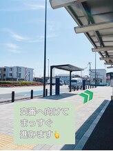 オンフリーク(ONFREEK)/交番の方向へまっすぐ進みます