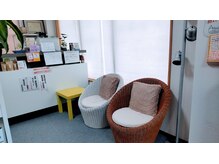 ヤスマル(YASUMARU)/店内入って右側がサロンです