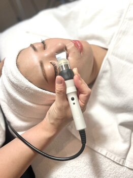 カオヤ プラス(Kaoya plus)の写真/【毛穴の黒ずみ・ザラツキに★超音波毛穴ケア】皮脂汚れもスッキリ！お肌のプロに任せてツルツル小鼻に♪