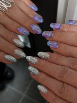 サロンド ボヌール(salon de bonheur)の写真/華やかだけどやりすぎない大人可愛いデザインと絶妙なカラーでお手元を彩ります♪働く女性にもおすすめ◎