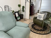ベースカルム(Base calm)の雰囲気（ゆったりとしたリクライニングチェアで施術します。）