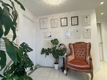 プライベートサロン mbcの雰囲気（解放感のある光差し込む玄関がお出迎えいたします。）