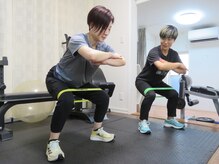 623ジムの雰囲気（チューブトレーニングで下半身の引き締め♪）