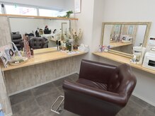 ジュエリー アンド ティアラ(Jewelry & Tiara)の雰囲気（美容院と併設していますので頭から足の先まで当店のみで完結♪）