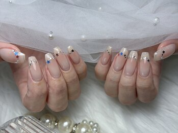 アミー(Ammy)/囲みフレンチネイル