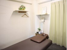 店内風景。プライベートな施術が受けられる本格サロンです。