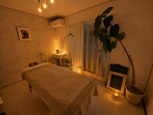 リップル(ripple)の雰囲気（自宅サロンの一室。夜はダウンライトでゆったり癒されて頂けます）