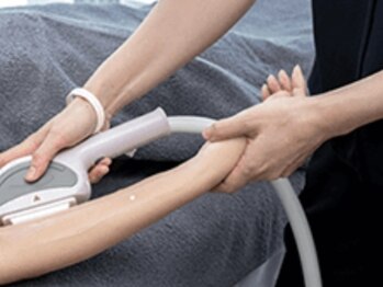 enchanteur フェイシャルエステ/脱毛/まつげパーマ/眉毛【アンシャントゥール】の写真/シェービングで古い角質を取り除き、化粧品の浸透力もUP*7歳から施術可能なKIDS脱毛もご用意あり◎