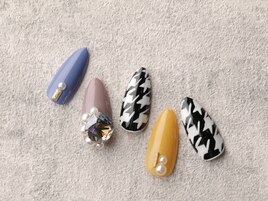 秋冬ネイル　ビジューネイル