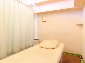 もみーな 上北沢店/施術ベッド