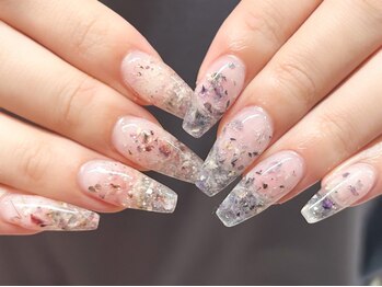 ロアーク 博多口店(LOARK)の写真/《スカルプ☆押し花埋め込みネイル◇オフ込み¥8800》指先を美しいフォルムに仕上げ,華やかに彩りましょう♪