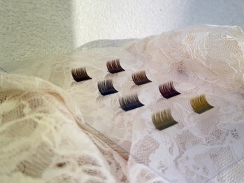 フフ(fufu.)の写真/【ナチュラルなまつ毛が好きな方/個性を出したい方に☆】カラーエクステで理想のまつ毛を作りましょう◎