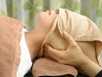 ほぐし手すっきりん 那覇泉崎店の写真/【ガチガチになった首・肩を集中ケア◎】凝り固まったリンパを解し、血流を良くし、老廃物の排出を促進◎