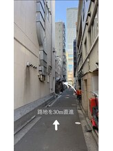 ビーレナトゥス(B Renatus)/路地を30m直進【関内】