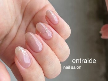 アントレッド(entraide)/クリアベージュの抜け感ネイル