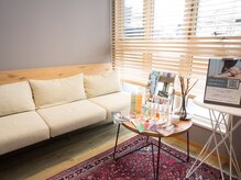 サロン ド モナ(salon de mona)/【内観】待合いスペース