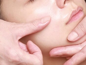 ポアレスラボ 東武百貨店池袋店の写真/秋の乾燥で毛穴が気になったら《ハイドロフェイシャル》で保湿しながら毛穴洗浄♪