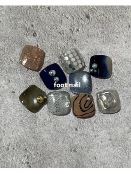 ラシック(lachic)の写真/トレンドカラーも豊富◎マグネットネイルワンカラーで足元からおしゃれに彩りませんか？♪