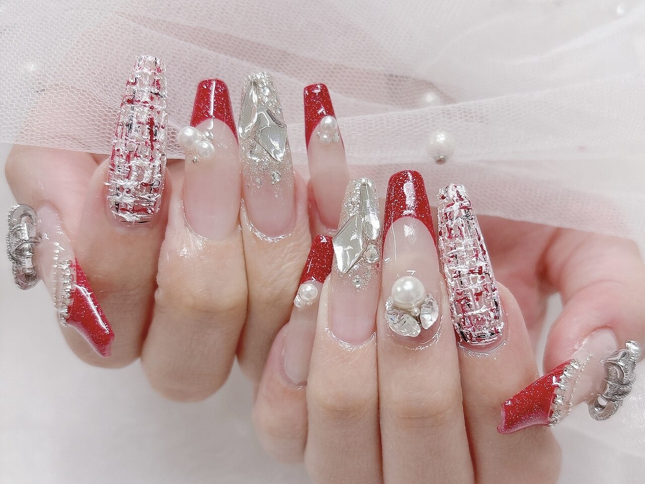 2025年秋トレンド】レッド ツイードのネイルデザイン集｜人気順