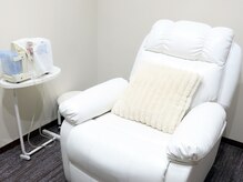 モアメームテテ(Moi meme tete)の雰囲気(ゆったりソファでドライヘッドスパ)