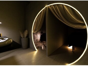 ラシル 岡崎店(racil)/まるで洞窟のような幻想的な空間