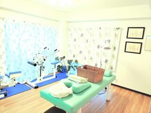 くつろぎ鍼灸整体院の雰囲気（広々とした施術室で周りを気にせずゆったりくつろげます☆）