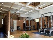 ホトリジム 南草津店(HOTORI GYM)の雰囲気(1階/トレーニングエリア)