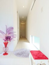 ソルツーサロン マナ(MANA)/玄関からサロンルームまで・・