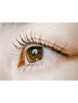 ナチュラル上品な目元にしたい