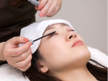 ラエッセ(LAESSE)の写真/【大人女性に選ばれる上品美】まつ毛パーマ￥3600~/エクステ￥3900~で叶う、ナチュラルな仕上がりに♪