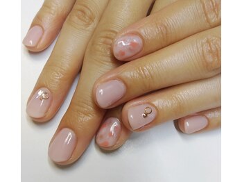 シンプルカラーでお洒落な手元に