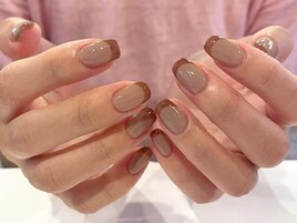 ナチュラルフレンチネイル¥8700