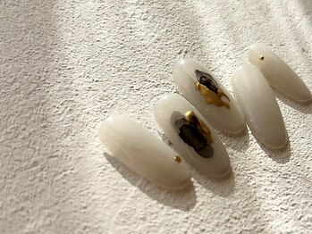 ネイル エリス(Nail Ellis)の写真/凄腕ネイリストによる圧巻の技術力★シンプルながらも飽きのこないセンス溢れる洗練された指先に。