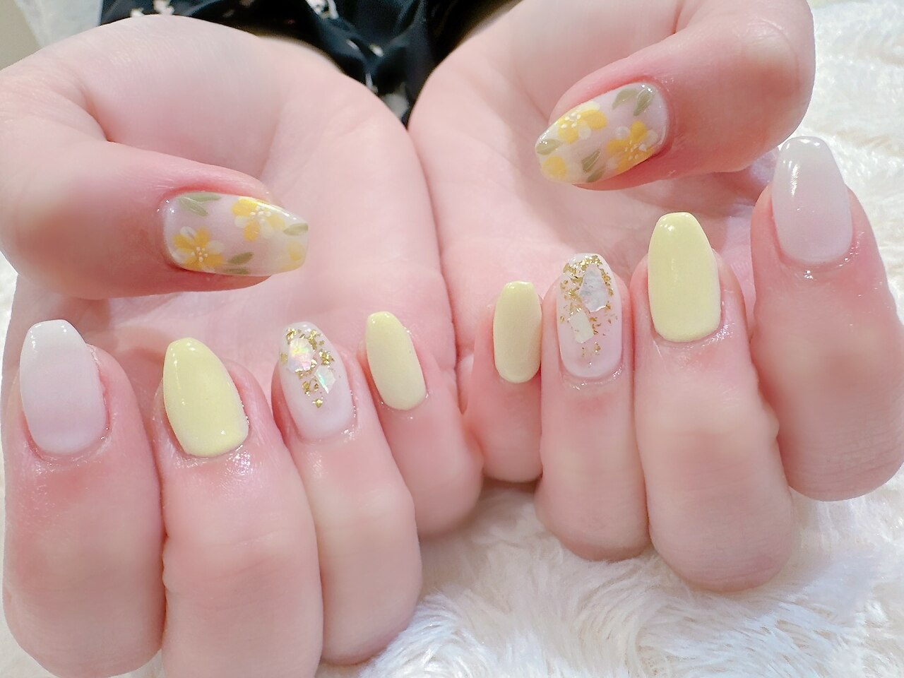 2025年-2026年冬トレンド】イエロー ハートのネイルデザイン集｜人気順