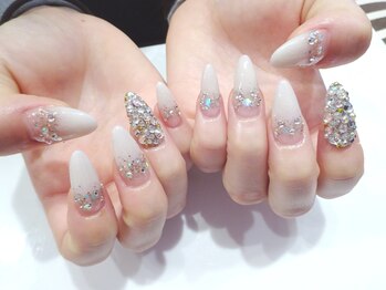 ネイル リッチ(Nail Rich)/白グラデスカルプ×埋めつくし
