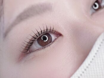ロイズラッシュ(Roy's lash)の写真/大人気まつげパーマでナチュラルに盛れる！自まつ毛を最大限長く見せながら自然な仕上がりで大人女性人気◎