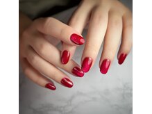 リクライニングでゆったり施術。大きな窓で換気もしっかり！