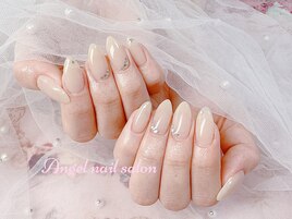 大人可愛いベージュXストーン