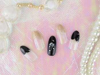 ブラン(Blanc)/黒ネイル