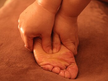 ぽのぽのの写真/【全身もみほぐし＋足つぼ60分￥4400】凝り固まった全身を芯からほぐします♪足つぼ付で足のむくみも解消◎