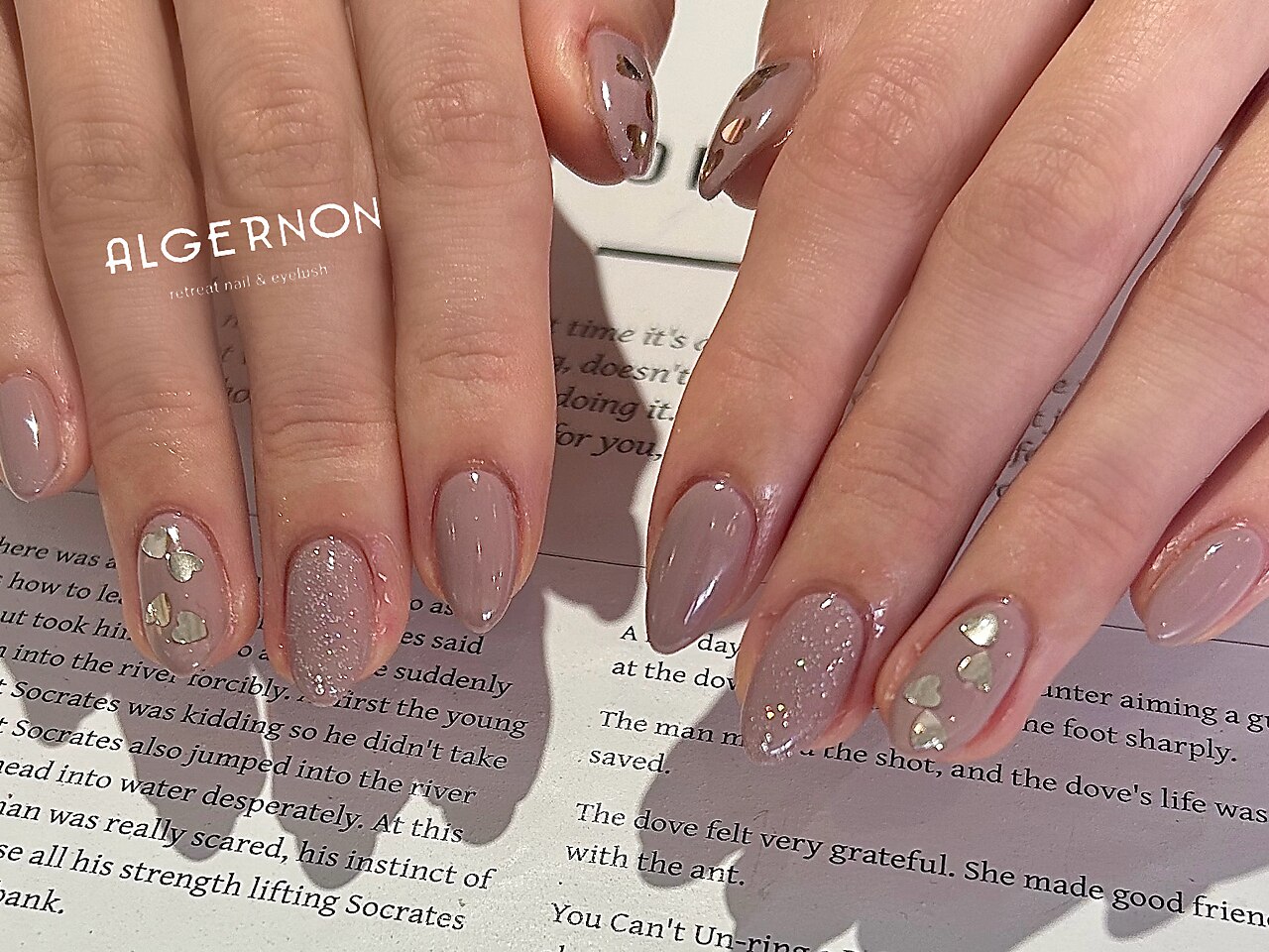 2025年-2026年冬トレンド】シンプル ハート ハンドのネイルデザイン集