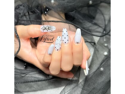 リフテッド(Lifted)の写真